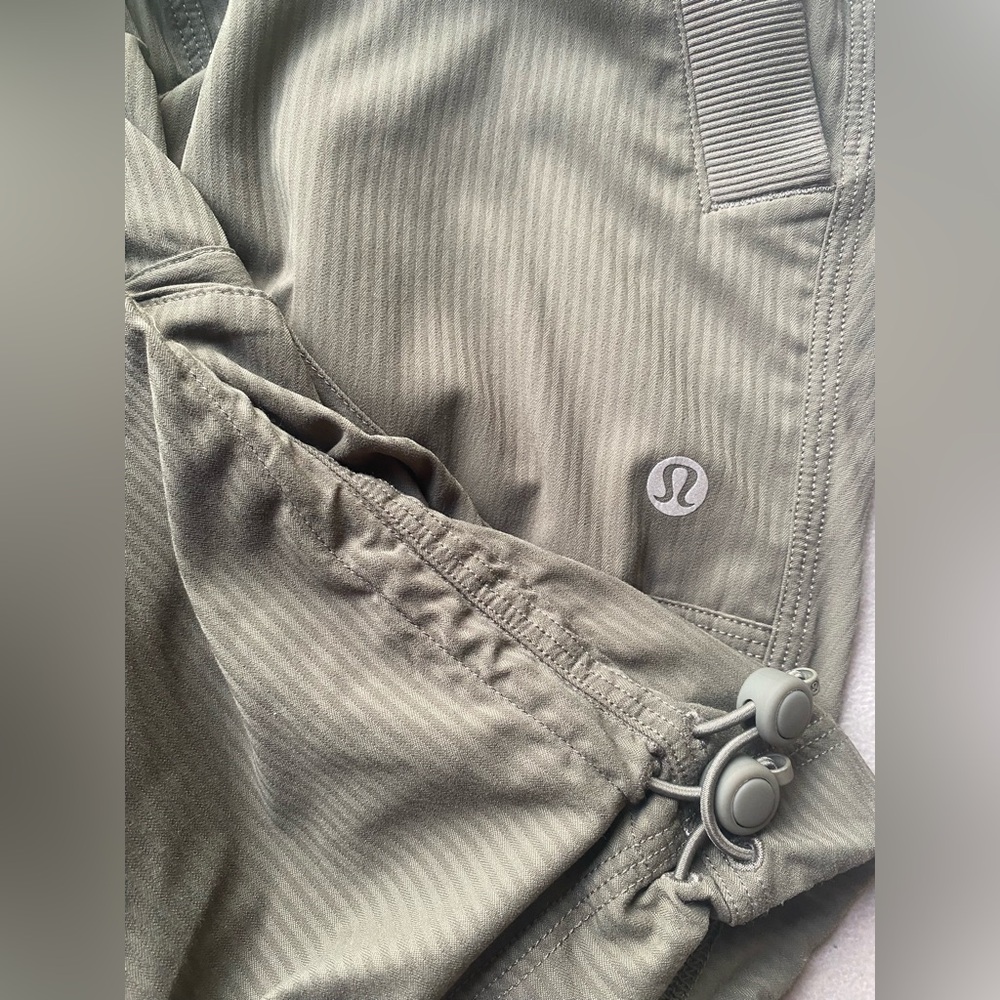 Lululemon Dance Studio Relaxed-Fit Mid-Rise Cargo Pant - Picture 8 of 8